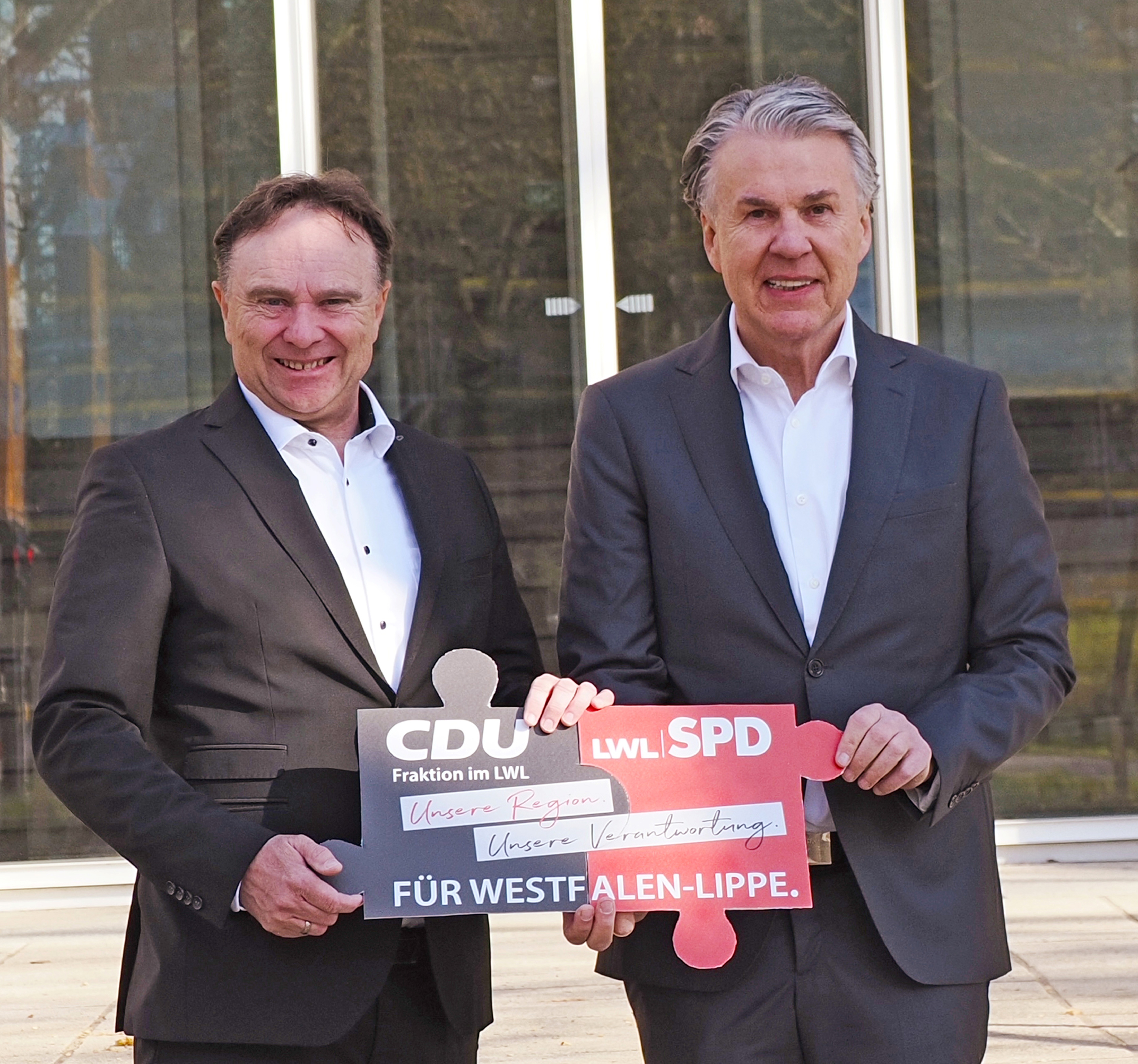 Unter dem Motto �Unsere Region. Unsere Verantwortung. F�r Westfalen-Lippe.� starten Dr. Kai Zwicker (CDU, l.) und Karsten Koch (LWLSPD) in die neue Koalition im Westfalenparlament (Foto: CDU/LWLSPD).